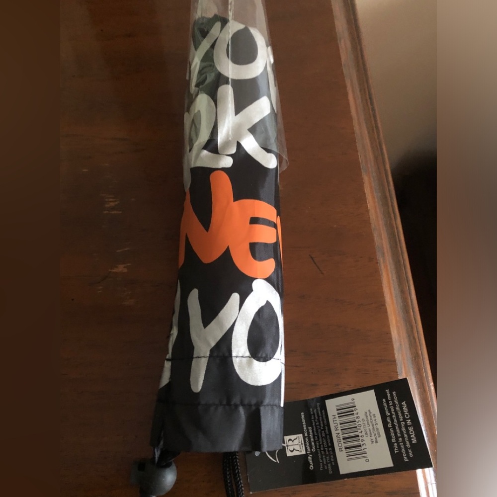 🟦 1/2 Off 
New York umbrella Robin Ruth NWT